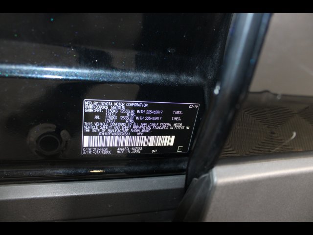 Used 2019 Toyota RAV4 LE FWD image 27