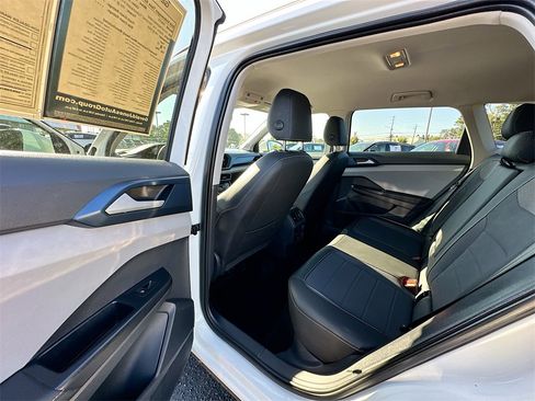 Used 2024 Volkswagen Taos SE image 16