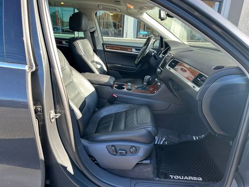 Used 2014 Volkswagen Touareg TDI AWD/4WD image 30