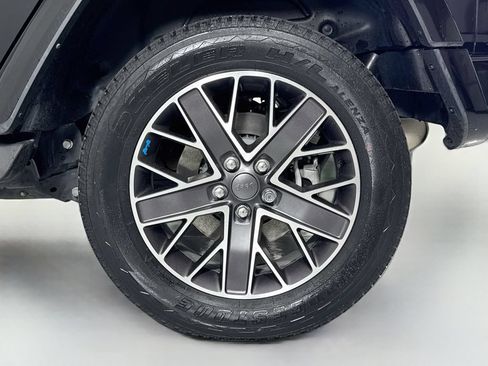 Used 2023 Jeep Wrangler Unlimited Sahara AWD/4WD image 9