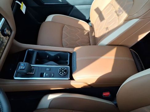 New 2026 Nissan Pathfinder Platinum image 14