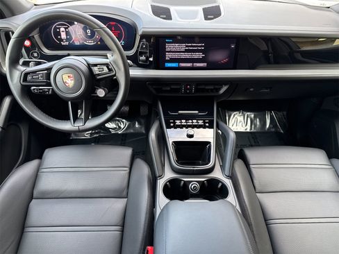 Used 2025 Porsche Cayenne image 6