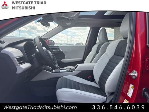 New 2025 Mitsubishi Outlander SE image 12