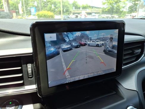 Used 2020 Ford Explorer XLT w/ Equipment Group 202A AWD/4WD image 19
