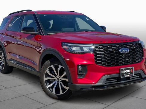 Used 2025 Ford Explorer ST-Line w/ Premium Package RWD image 3