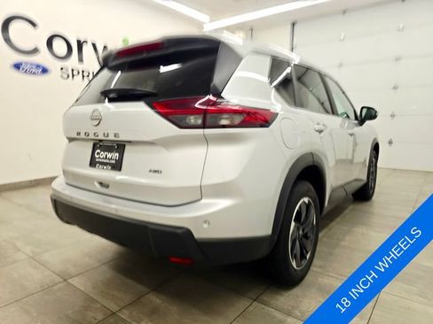 Used 2025 Nissan Rogue SV AWD/4WD image 5