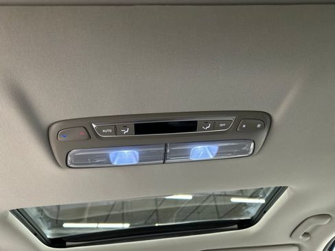 Used 2025 Kia Telluride SX w/ SX Captain's Chair Package FWD image 34