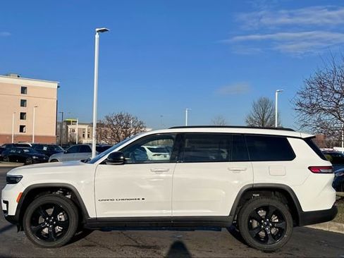 Used 2023 Jeep Grand Cherokee L Laredo image 7