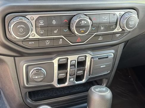 Used 2022 Jeep Wrangler Unlimited Sport w/ Sun And Sound Package AWD/4WD image 15