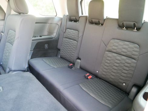 Certified 2025 Nissan Pathfinder SV w/ Black Appearance Package AWD/4WD image 37