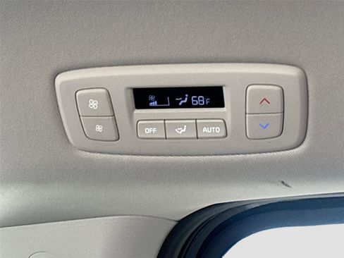 Used 2025 Kia Carnival FWD image 26