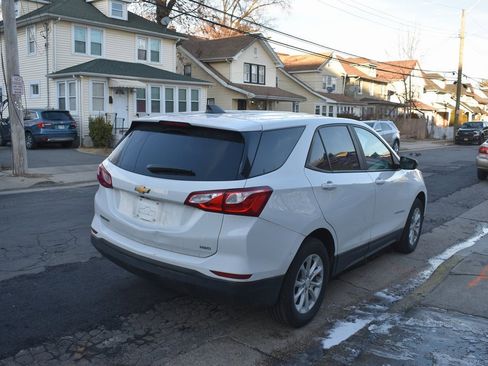 Used 2020 Chevrolet Equinox LS w/ LS Convenience Package image 4