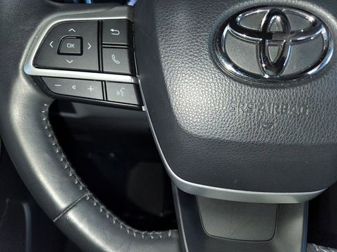 Used 2022 Toyota Highlander XLE image 25