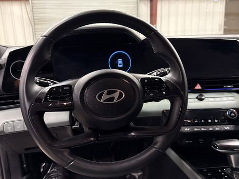 Used 2024 Hyundai Elantra Limited image 8