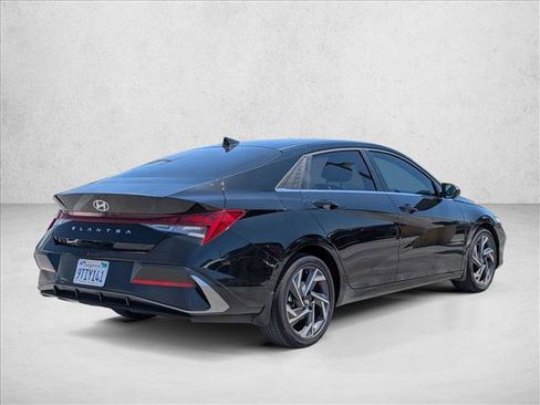 Used 2025 Hyundai Elantra SEL FWD image 5