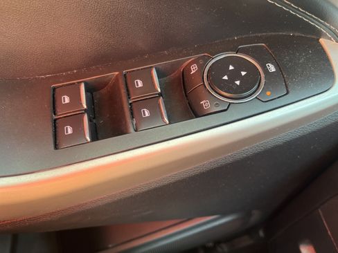 Used 2021 Ford Explorer XLT w/ Equipment Group 202A AWD/4WD image 23