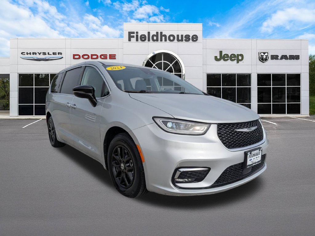 Used 2024 Chrysler Pacifica Touring-L FWD image 3
