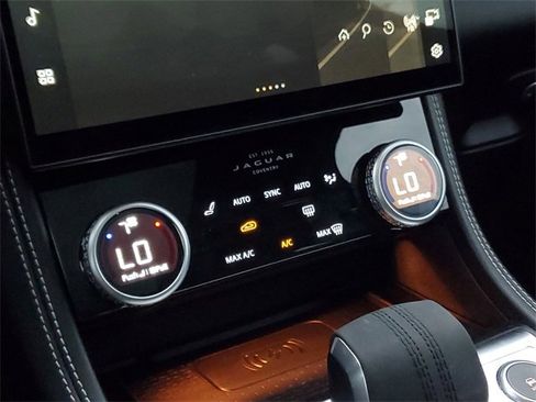 Certified 2025 Jaguar F-PACE R-Dynamic S image 32