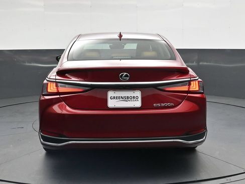Used 2025 Lexus ES 300h w/ Premium Package FWD image 7