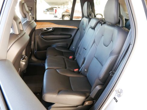 Used 2022 Volvo XC90 T6 Momentum w/ Protection Package image 20