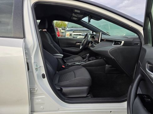 Used 2021 Toyota Corolla Hatchback image 8