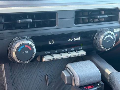 Used 2025 Toyota Tacoma TRD Sport image 19