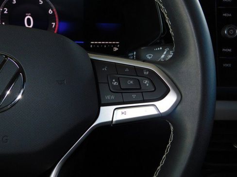 Used 2022 Volkswagen Taos SE w/ Panoramic Sunroof Package image 29