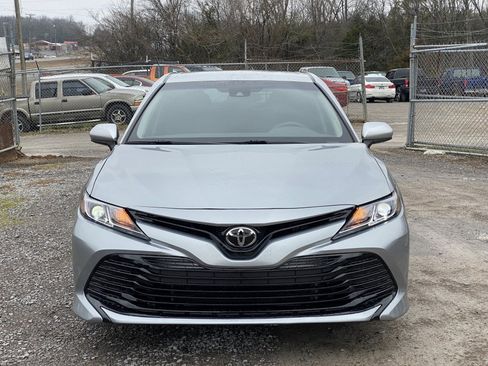 Used 2018 Toyota Camry LE image 1