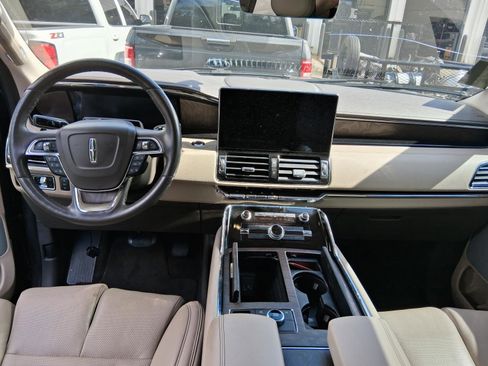 Used 2024 Lincoln Navigator Reserve AWD/4WD image 7