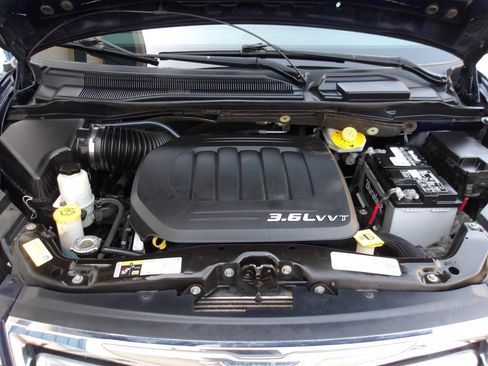 Used 2014 Chrysler Town & Country Touring-L w/ Driver Convenience Group FWD image 26