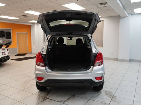 Used 2021 Chevrolet Trax LS image 9