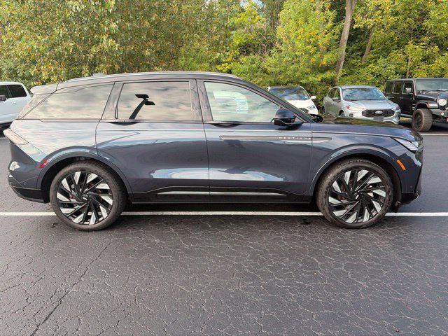 Used 2024 Lincoln Nautilus Reserve w/ Equipment Group 202A AWD/4WD image 9