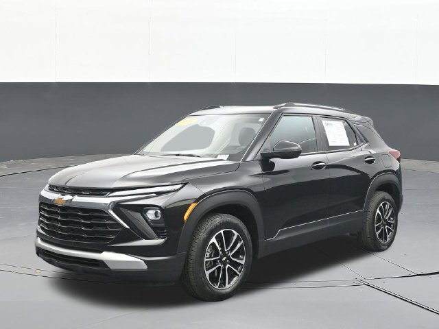 Used 2025 Chevrolet TrailBlazer LT AWD/4WD image 3