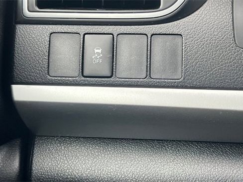 Used 2015 Toyota Camry SE image 32