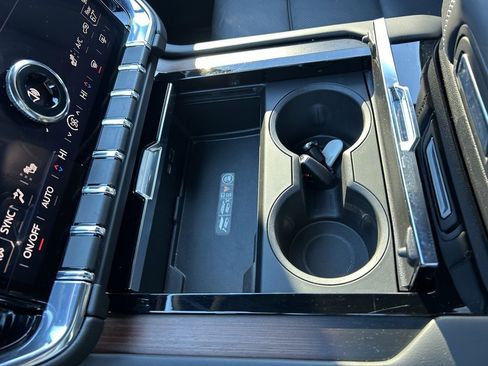 Certified 2025 GMC Yukon Denali image 36