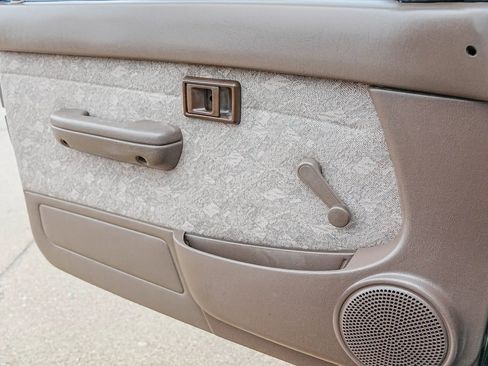 Used 2000 Toyota Tacoma Short Bed image 32