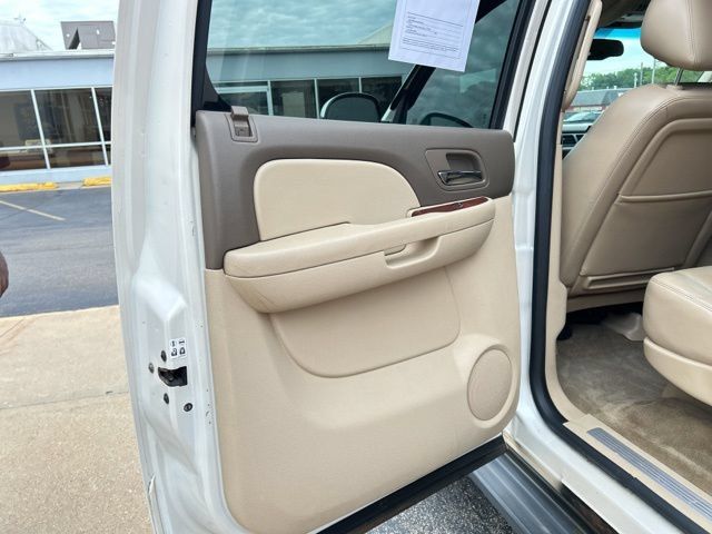 Used 2012 Chevrolet Suburban LTZ AWD/4WD image 23