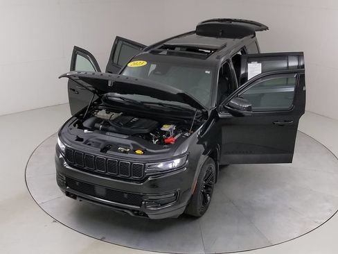 Used 2023 Jeep Wagoneer Series II AWD/4WD image 48