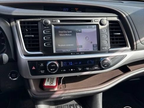 Used 2019 Toyota Highlander XLE AWD/4WD image 10