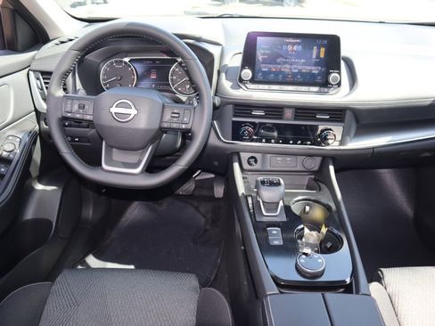 Certified 2025 Nissan Rogue SV image 18