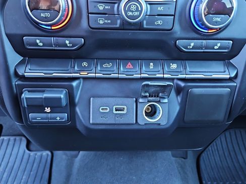 Used 2021 Chevrolet Silverado 1500 LT w/ Bed Protection Package image 17