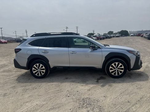 Used 2024 Subaru Outback Premium AWD/4WD image 6