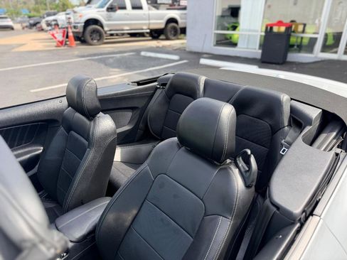 Used 2018 Ford Mustang GT Premium RWD image 37
