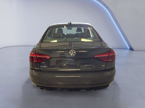 Used 2018 Volkswagen Passat 2.0T R-Line FWD image 5