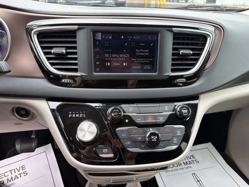 Used 2023 Chrysler Voyager LX FWD image 16