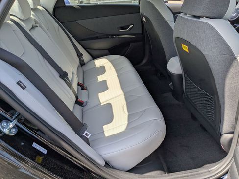 New 2025 Hyundai Elantra Limited image 24