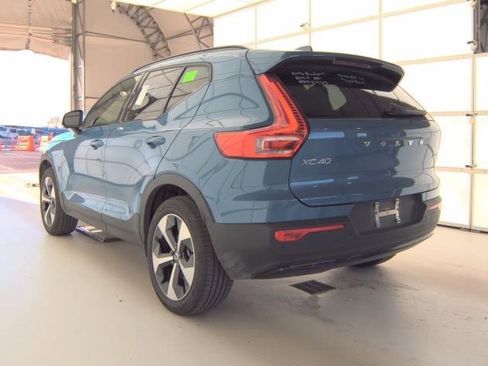 Certified 2025 Volvo XC40 B5 Plus image 3