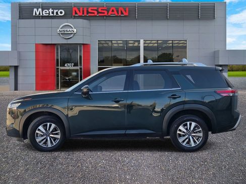 Certified 2023 Nissan Pathfinder SL image 3