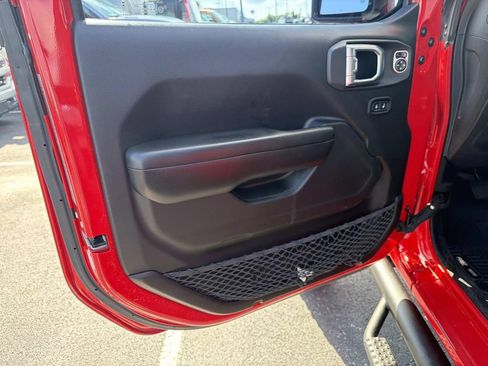 Used 2019 Jeep Wrangler Sport AWD/4WD image 13