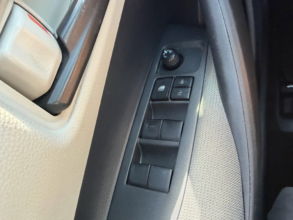 Used 2022 Toyota Corolla LE FWD image 31